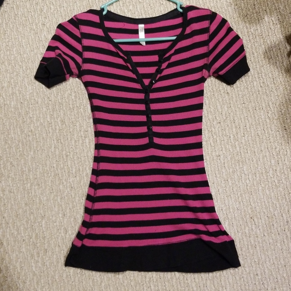 Rue 21 small pink and black shirt